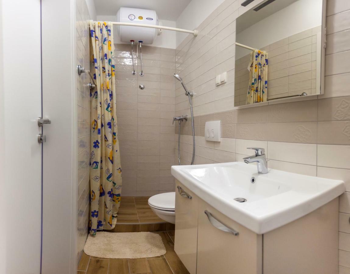 Apartment Hasanec By El-Pi Tours Njivice Buitenkant foto
