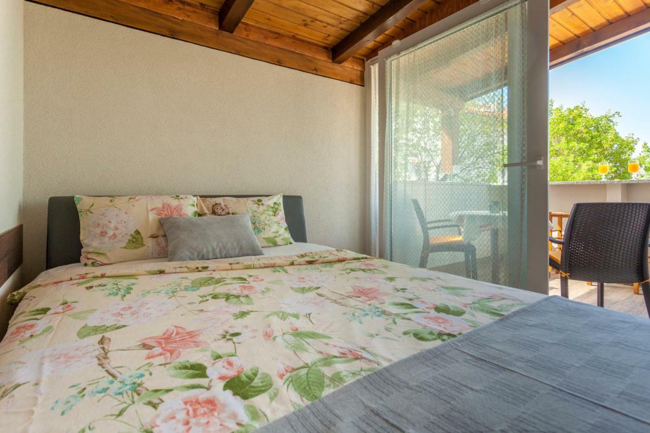Apartment Hasanec By El-Pi Tours Njivice Buitenkant foto