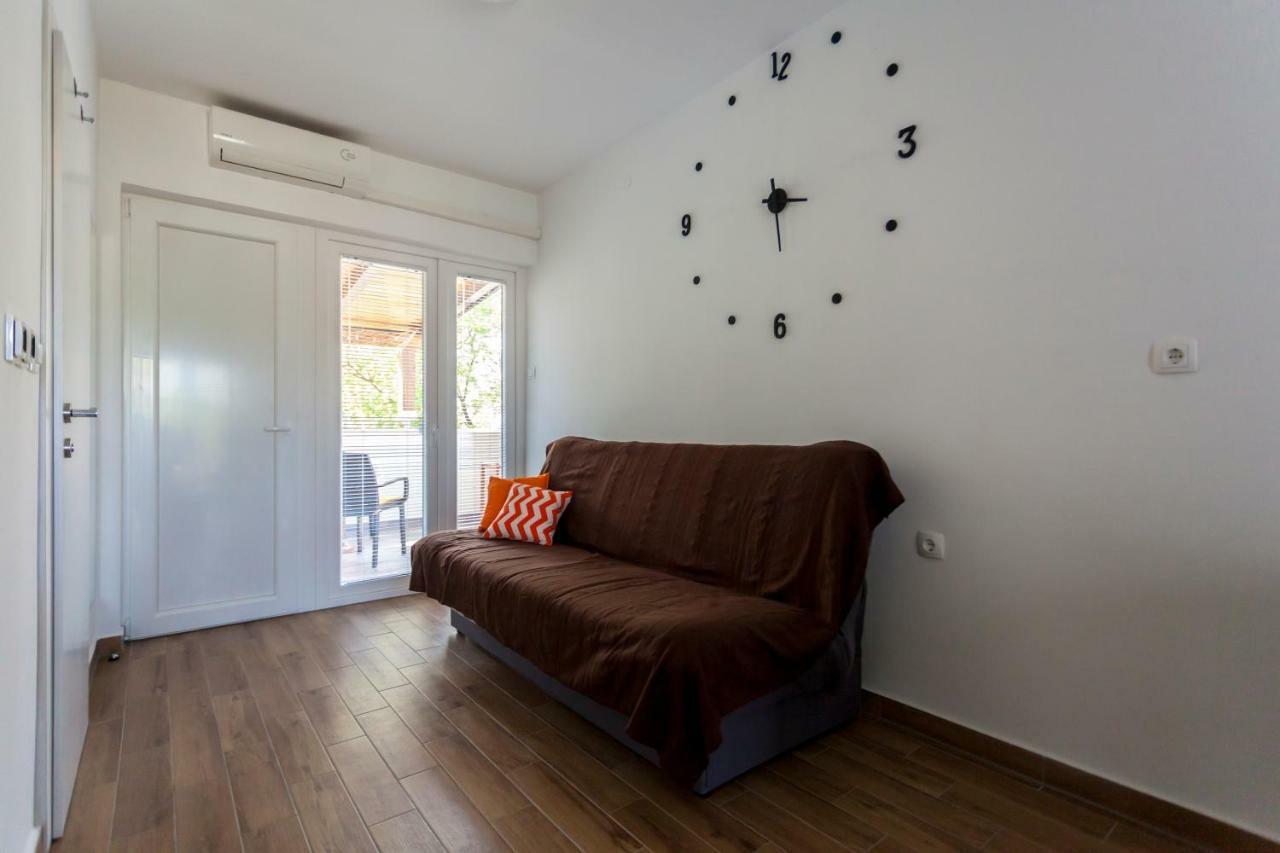 Apartment Hasanec By El-Pi Tours Njivice Buitenkant foto
