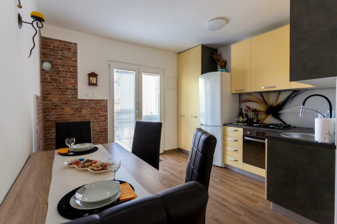 Apartment Hasanec By El-Pi Tours Njivice Buitenkant foto
