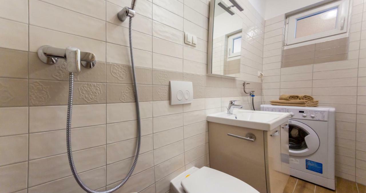 Apartment Hasanec By El-Pi Tours Njivice Buitenkant foto