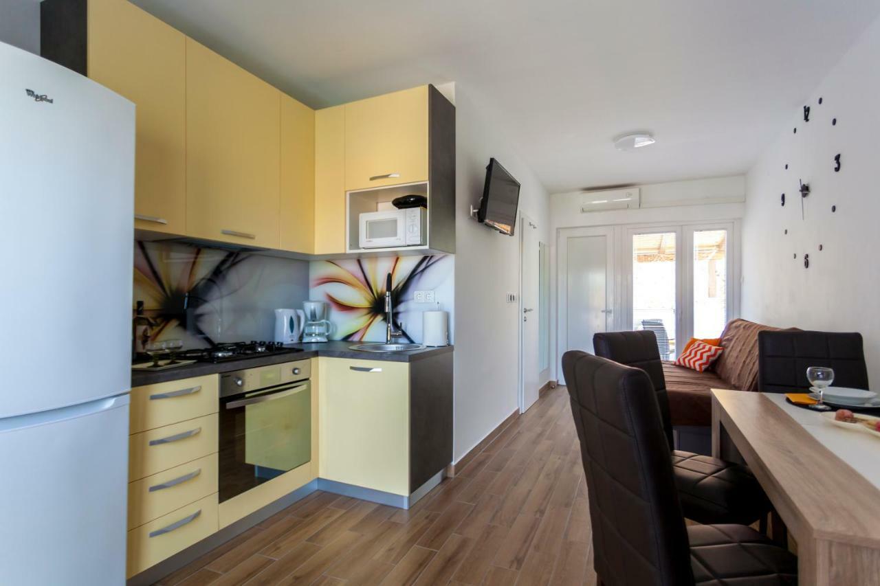 Apartment Hasanec By El-Pi Tours Njivice Buitenkant foto