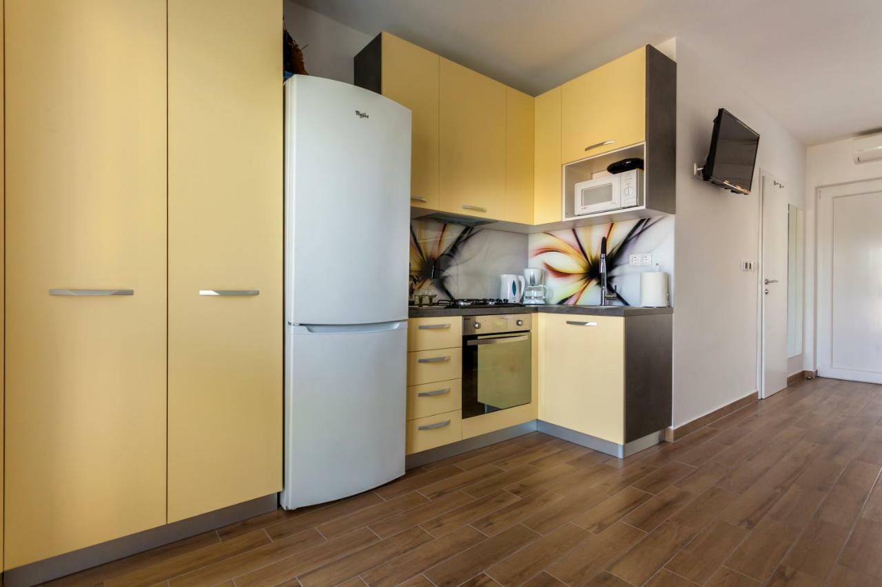 Apartment Hasanec By El-Pi Tours Njivice Buitenkant foto